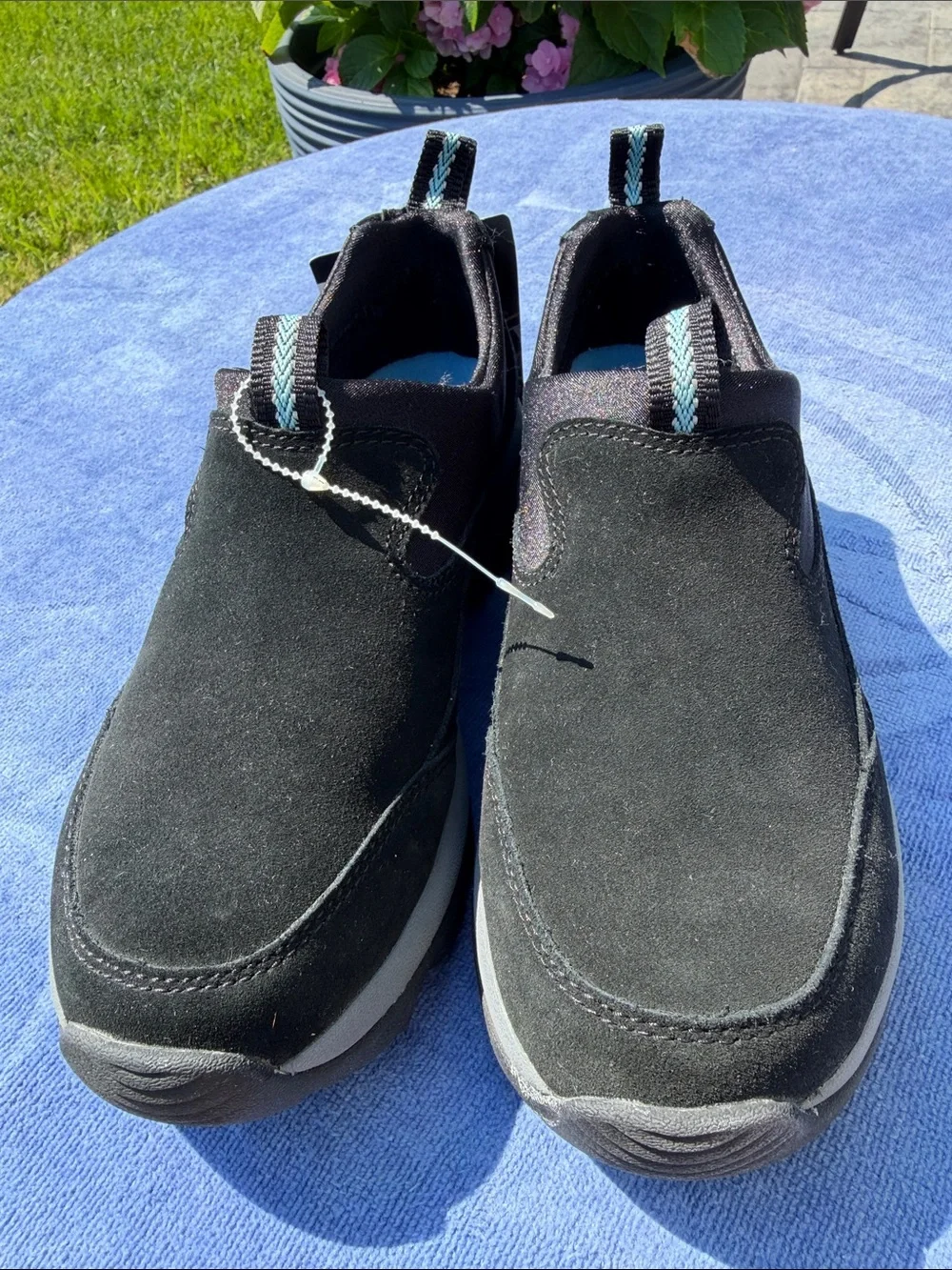 3M Thinsulate Black Slip-On Sneakers with Light Blue Accents
